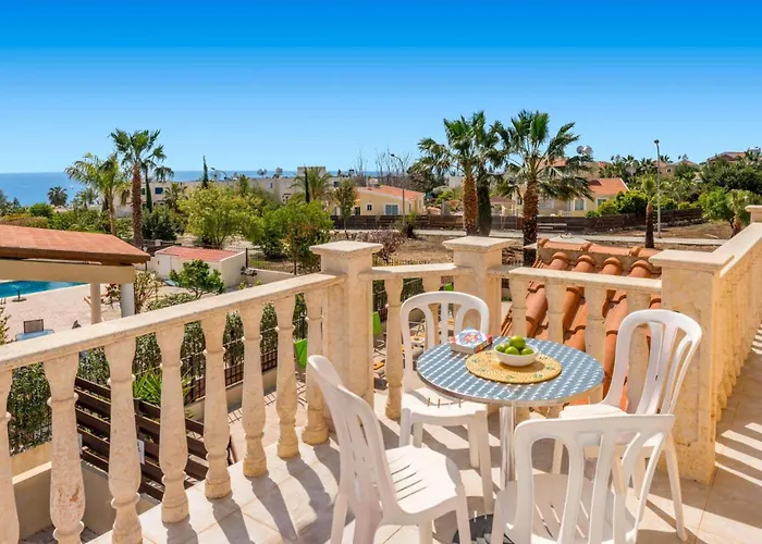 Frida By ヴィラ *